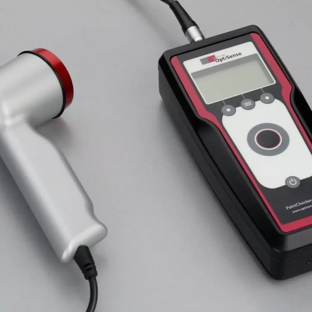 OptiSense PaintChecker Mobile z&nbsp;głowicą pomiarową gotowy do pomiaru grubości powłok