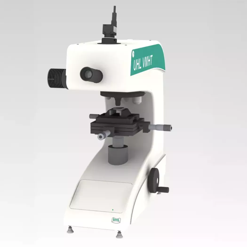 Mikrotwardościomierz Vickersa serii VMHT UHL – korpus urządzenia z&nbsp;układem optycznym i&nbsp;stolikiem