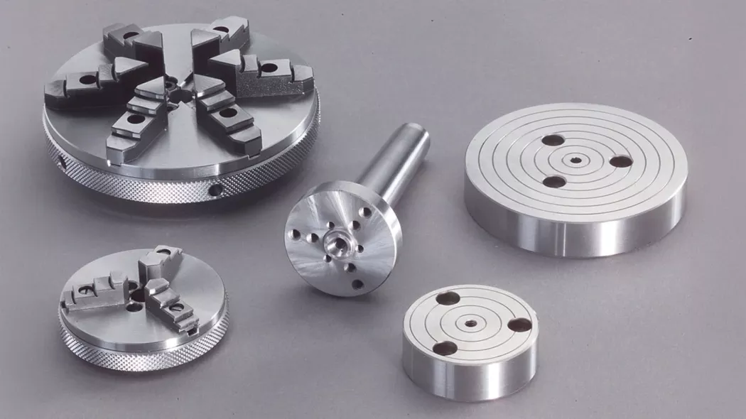 Różne typy uchwytów tokarskich stosowanych w&nbsp;systemach pomiarowych Opticline