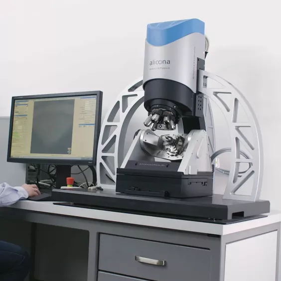 Pomiary nier&oacute;wności powierzchni metodami bezstykowymi