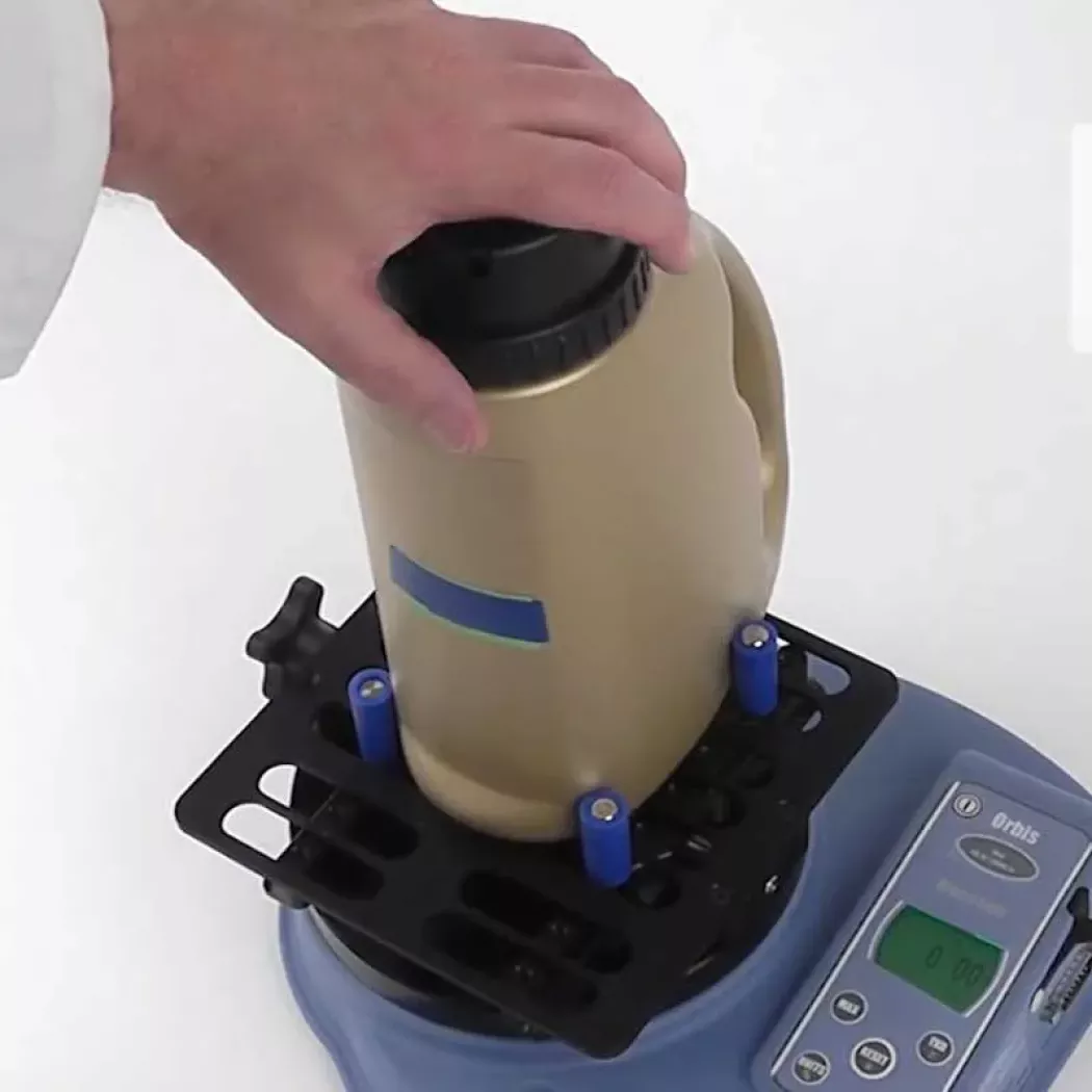 Test momentu zakrętki na kanistrze przy użyciu testera Orbis