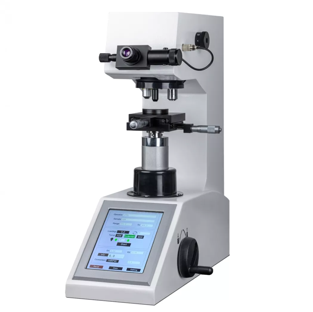 Półautomatyczny twardościomierz Vickersa ATI DM2 – widok urządzenia