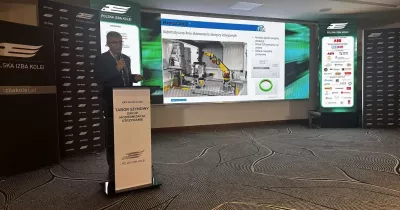 Prezentacja slajdu o&nbsp;automatycznej linii skanowania MetroSCAN3D podczas konferencji branżowej.