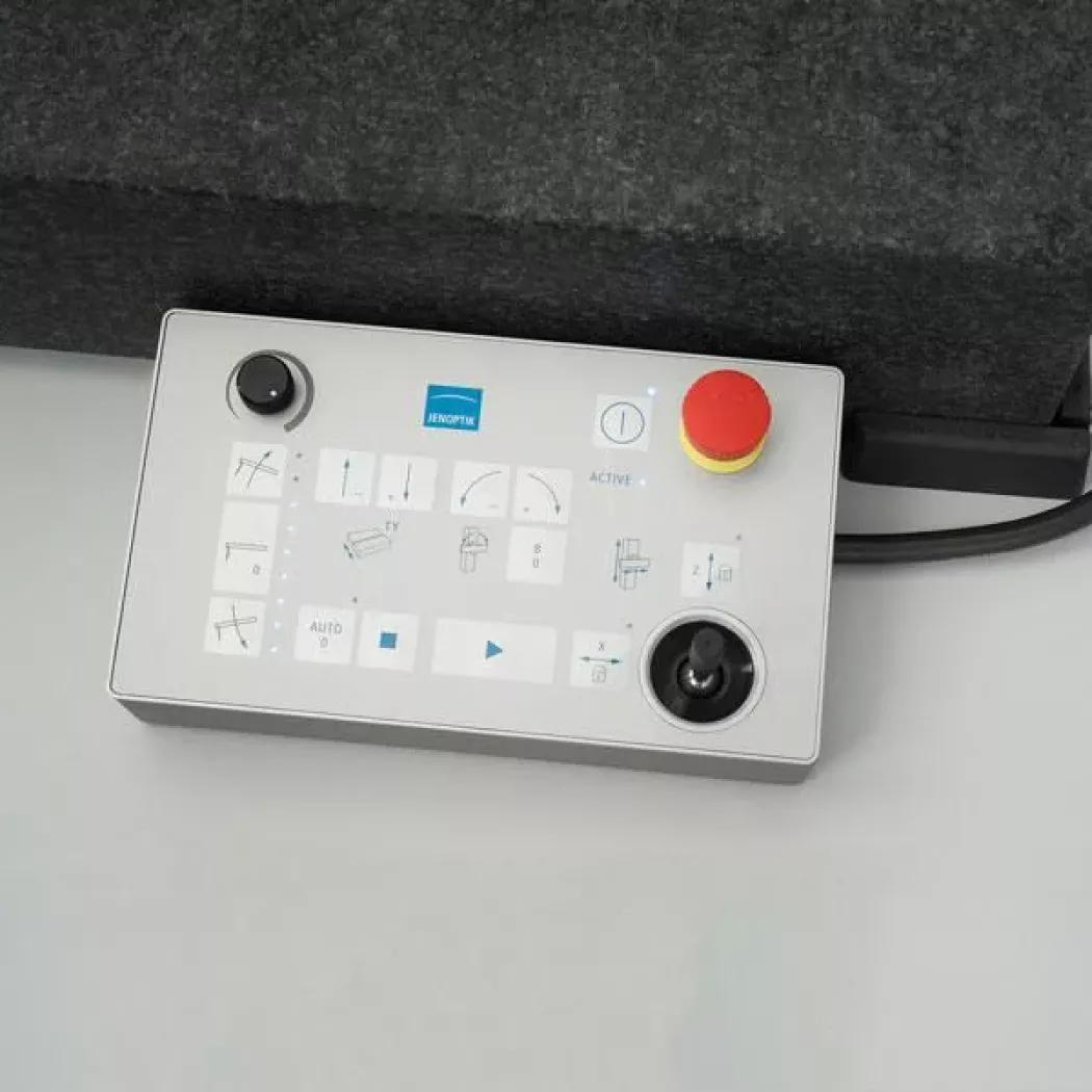 Panel sterujący przyrządu Waveline W800C z&nbsp;funkcjami automatycznego pomiaru konturu