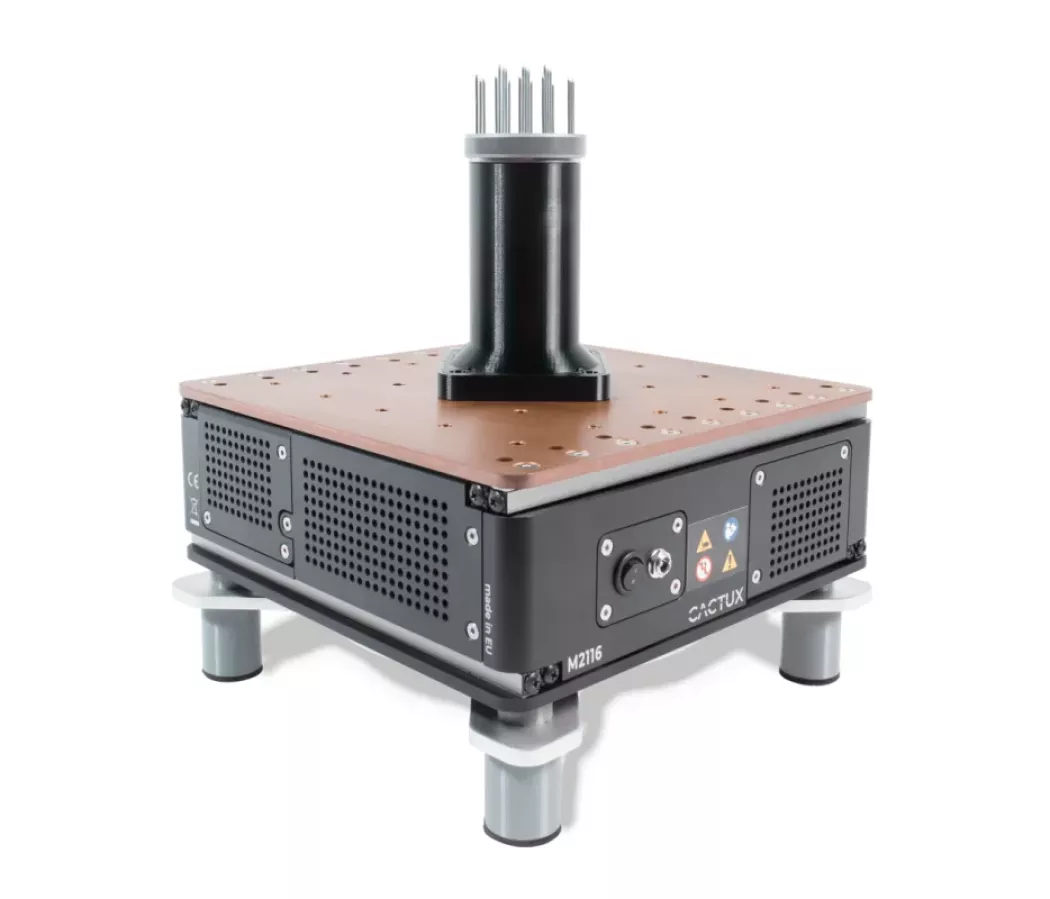 Zmotoryzowany stolik SaguaroX M z&nbsp;magnetycznym uchwytem do tomografii CT