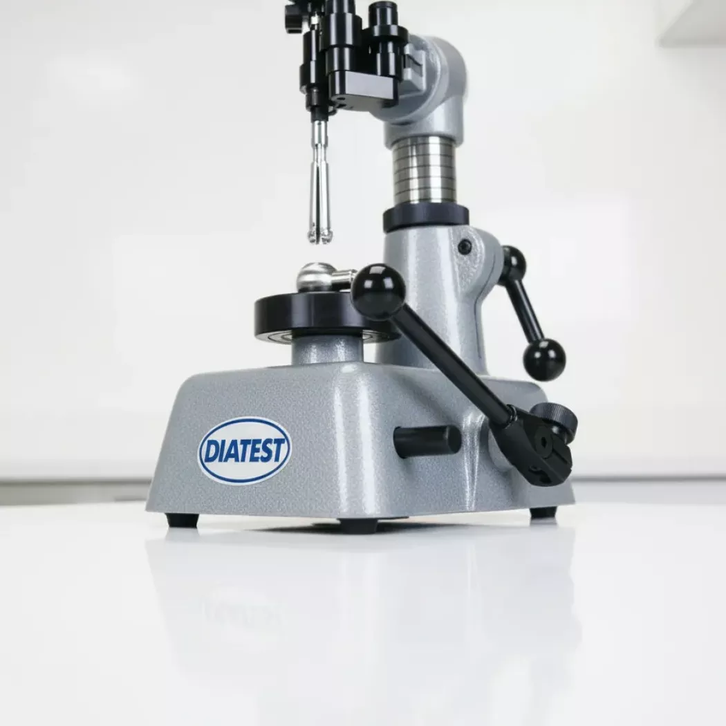 Stabilna podstawa statywu DIATEST do powtarzalnych pomiarów otworów
