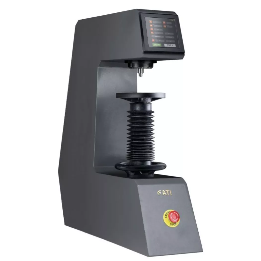 Automatyczny twardościomierz Brinella ATI B3000-2 – widok z&nbsp;przodu, stanowisko pomiarowe