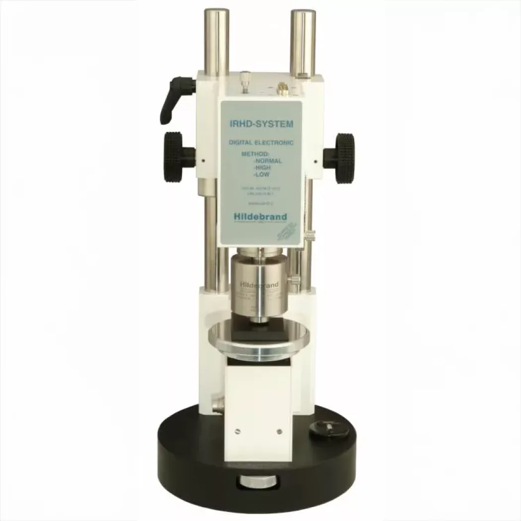 Twardościomierz IRHD Macro Hildebrand do pomiaru twardości gumy – stanowisko pomiarowe