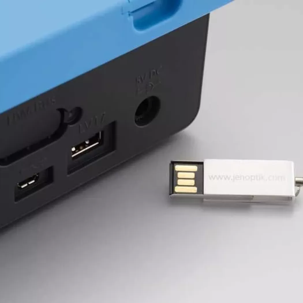 Porty USB i&nbsp;pendrive Jenoptik w&nbsp;urządzeniu Waveline W10