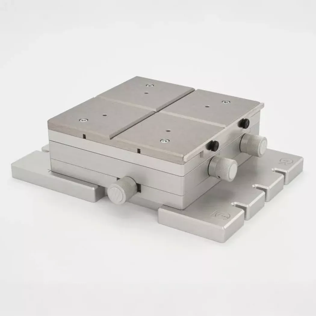 Precyzyjny stolik do mocowania elementów w&nbsp;systemie Waveline W800