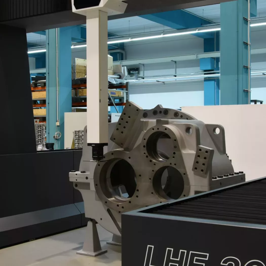 Pomiar dużych elementów metalowych na maszynie współrzędnościowej Wenzel LHF 3020